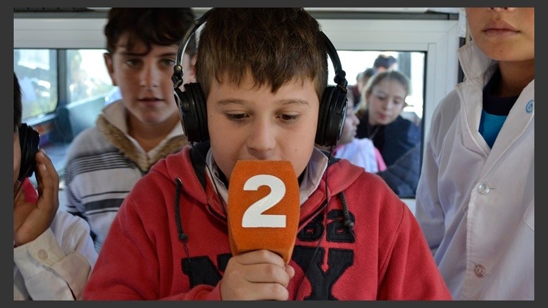 Los chicos pasaron por la radio y dejaron sus mensajes. 