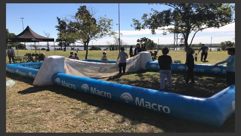 El espacio recreativo de Banco Macro en Balcarce y el Río.