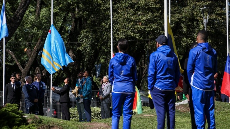 La ceremonia de bienvenida a las delegaciones en el Calendario del Parque Independencia.