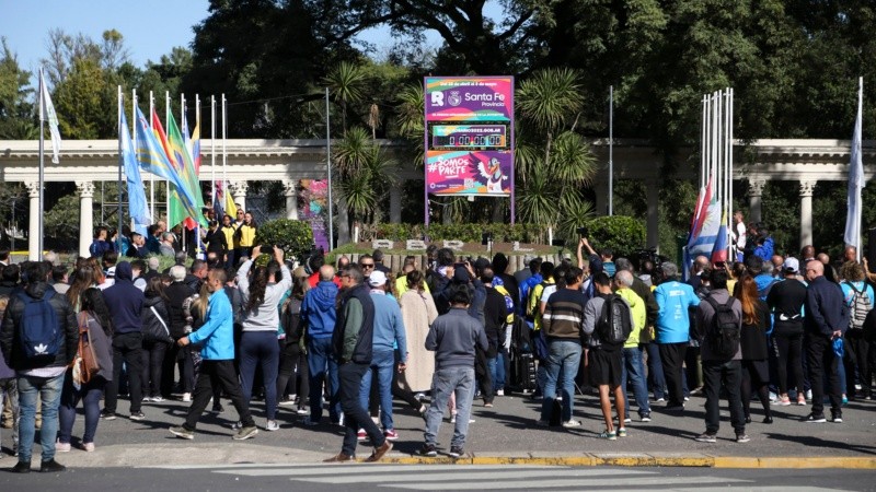 La ceremonia de bienvenida a las delegaciones en el Calendario del Parque Independencia.