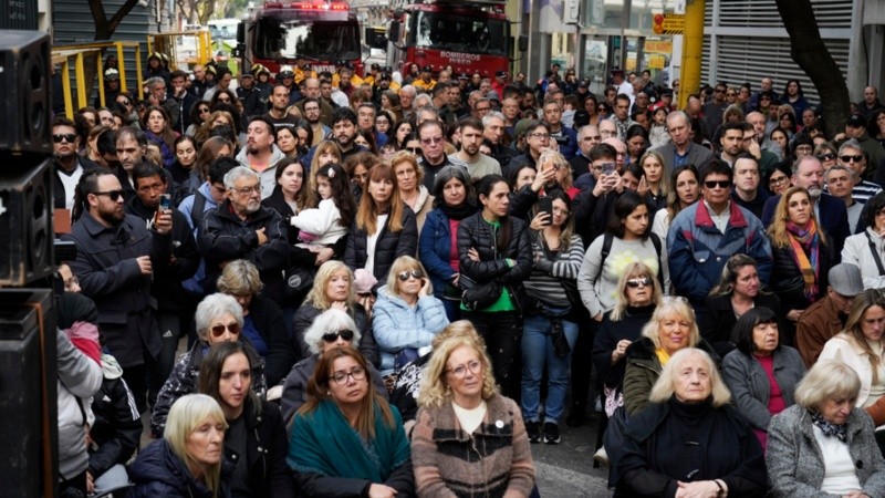 Emotivo acto de homenaje a 10 años de la tragedia de calle Salta 2141.