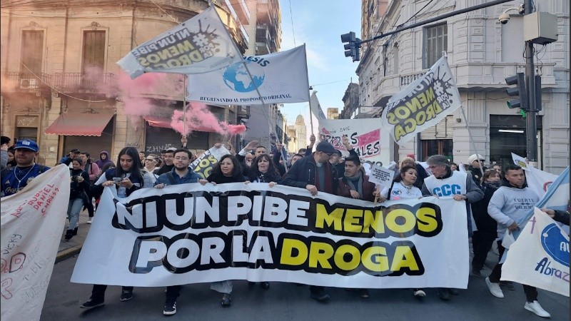 Multitudinaria marcha contra el flagelo de la droga entre los más chicos y más pobres.