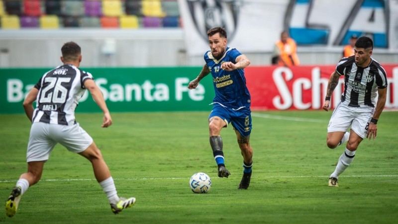 Jonatan Gómez en acción durante la primera etapa en el Madre de Ciudades.